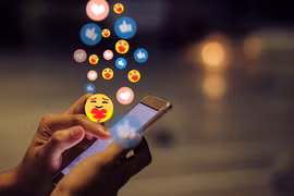 Người dùng tương tác trên các kênh mạng xã hội nhiều nhất vào khung giờ nào?
