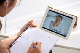 Học từ xa là giải pháp trong thời kỳ dịch bệnh hoành hành (ảnh: Verxact)