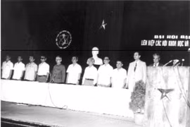Cố Tổng Bí thư Nguyễn Văn Linh, cố Đại tướng Võ Nguyên Giáp và các đại biểu tham dự Đại hội