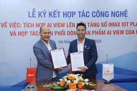 Ông Nguyễn Tử Quảng và ông Nguyễn Mạnh Tùng tại lễ ký kết 
