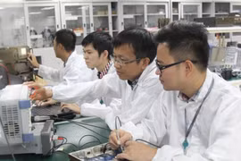 Các kỹ sư của Viettel đang nghiên cứu phát triển công nghệ mới (ảnh: Viện Nghiên cứu và Phát triển Viettel) 