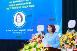  Thứ trưởng Bộ Y tế Nguyễn Thị Liên Hương phát biểu tại hội thảo