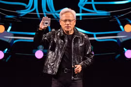 Chủ tịch NVIDIA giới thiệu mẫu chip AI mới của hãng