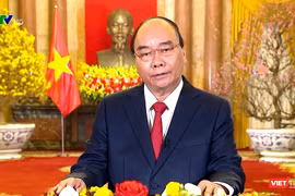 Chủ tịch nước Nguyễn Xuân Phúc gửi lời chúc Tết Nhâm Dần 2022 từ Phủ Chủ tịch (Hà Nội).