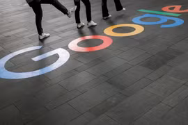 Logo Google ở bên ngoài văn phòng chi nhánh Singapore (ảnh: Reuters)