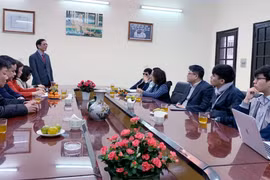 Ông Phạm Viết Thu - Chủ tịch Hội người mù Việt Nam chia sẻ với các chuyên gia CNTT trong buổi gặp gỡ