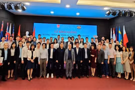 Nhiều tài năng thể thao, trong đó có danh thủ bóng đá Quang Hải, trong lễ khai giảng chương trình đào tạo quản trị kinh doanh do Trường Đại học Kinh tế - Đại học Quốc gia Hà Nội tổ chức.