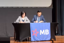 Đại diện Hội Thanh niên Sinh viên Việt Nam tại Hoa Kỳ và Ngân hàng TMCP Quân đội ký kết hợp tác