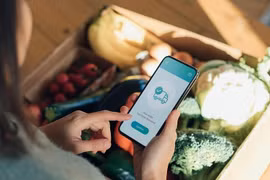 Người tiêu dùng Hà Nội đã khá quen thuộc với việc mua hàng qua mạng