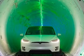 Xe điện Tesla trong đường hầm tốc hành của Elon Musk. Ảnh: The Boring Company