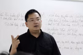 Chủ tịch FPT Software Hoàng Nam Tiến vừa nhận được giải thưởng Effective Professor (Giảng viên có bài giảng thực tiễn nhất, được nhiều học viên áp dụng ngay) do học viên FSB lựa chọn.
