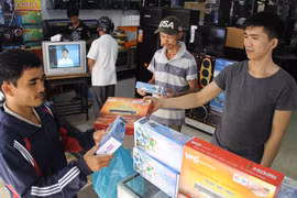 Thời gian này,đầu thu truyền hình số mặt đất "đắt hàng" vì thời hạn tắt sóng analog đợt 2 đã đến gần.
