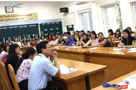 Họp chỉ đạo tổ chức thi. Ảnh: Minh Thúy
