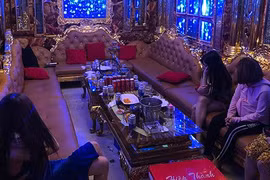 Quán karaoke sẽ không được hoạt động từ 0h đến 8h sáng.