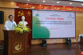 PGS. TS. Nguyễn Duy Ánh – Giám đốc Bệnh viện Phụ sản Hà Nội phát biểu khai mạc chương trình. Ảnh: Minh Thúy