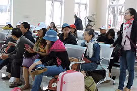 Du khách bị mắc kẹt trên đảo do thời tiết xấ