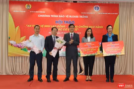 Các đại biểu tại hội thảo “Bảo vệ Blouse trắng” năm 2019 với chủ đề “An toàn, vệ sinh lao động – Phòng chống bạo hành tại các cơ sở y tế”.