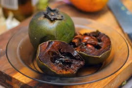 Quả hồng đen