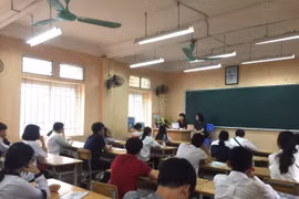 Học sinh tập trung cuẩn bị thi. Ảnh: Minh Thúy