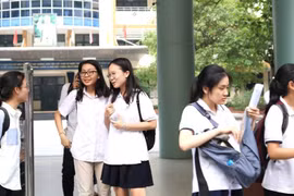 Thí sinh thi tại điểm thi Trường THCS và THPT Nguyễn Tất Thành. Ảnh: Minh Thúy