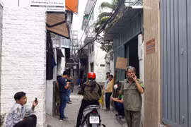 Người dân theo dõi vụ việc