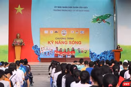 Khai mạc chương trình "Kỹ năng sống". Ảnh: Minh Thúy
