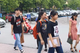 Sinh viên trong ngày nhập học. Ảnh: Minh Thúy
