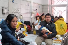 Gia tăng bệnh nhi bị các bệnh hô hấp tại Khoa Nhi bệnh viện Bạch Mai (ảnh chụp ngày 25.1). Ảnh: D.L