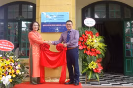 Lễ gắn biển mã trường Cambridge Intenational VN283 cho Trường THPT Chu Văn An. 