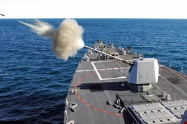 Pháo hạm 127 mm trên tàu chiến Mỹ. Ảnh: USNI