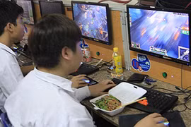 Món ăn chẳng có lợi, thậm chí còn gây hại cho sức khỏe mà game thủ Việt nào cũng mê đắm