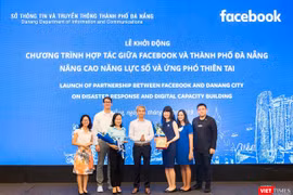 Đại diện Sở TT-TT Đà Nẵng và Facebook Việt Nam tại Lễ khởi động Chương trình hợp tác về Nâng cao năng lực số và Ứng phó thiên tai diễn ra sáng 31/7.