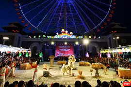 Biểu diễn lân sư rồng tại Công viên Sun World Danang Wonders