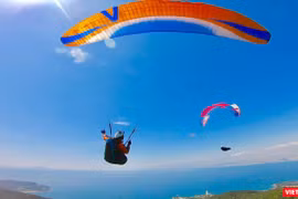 Màn trình diễn đẹp mắt tại giải Dù lượn Đà Nẵng mở rộng "Bay trên Tiên Sa 2019" diễn ra sáng 27/7