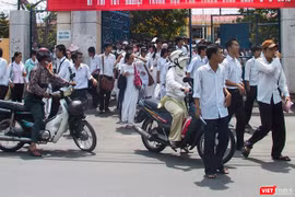Kỳ tuyển sinh lớp 10 năm học 2019-2020 trên địa bàn TP Đà Nẵng có 13.128 học sinh đăng ký nguyện vọng 1; 12.497 học sinh đăng ký nguyện vọng 2; Chỉ tiêu tuyển sinh vào lớp 10 THPT chỉ 9.440 học sinh cho 236 lớp của 20 trường THPT công lập.