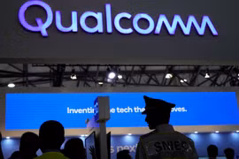 Một biển hiệu của Qualcomm được chụp tại Mobile World Congress (MWC) ở Thượng Hải, Trung Quốc (Ảnh: Reuters)