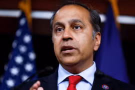Đại biểu đảng Dân chủ Raja Krishnamoorthi phát biểu tại phiên điều trần. Ảnh: Reuters.