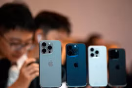Các mẫu iPhone 15 tại một cửa hàng Apple Store tại Trung Quốc (Ảnh: SCMP)