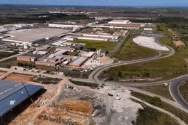 Công trường xây dựng nhà máy sản xuất xe điện mới của BYD tại Camacari, Brazil. Ảnh: Reuters.