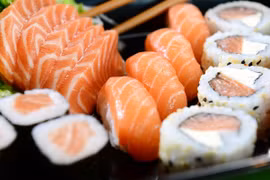 Sushi là món ăn truyền thống nổi tiếng của Nhật Bản. Nguồn: Sushi Sake