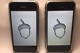 Bộ đôi nguyên mẫu iPhone series-P quý hiếm. Ảnh: Hap Plain