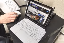 Surface Go mẫu máy tính bảng 2 trong 1 mới ra mắt của Microsoft. Ảnh: DT