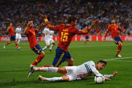 Tây Ban Nha đã vượt qua Bồ Đào Nha với tỷ số 1-0 tại World Cup 2010. Ảnh: AP 
