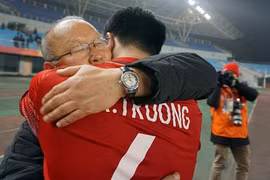 Đội trưởng Xuân Trường thi đấu điềm tĩnh đúng với vai trò thủ lĩnh trên sân của U-23 Việt Nam