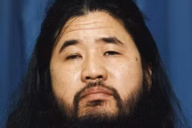 Shoko Asahara là kẻ cầm đầu vụ tấn công khủng bố bằng khí độc Sarin trên các tuyến tàu điện ngầm tại thành phố Tokyo, Nhật Bản vào tháng 3/1995. Ảnh: Japan Times