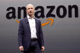 Theo thống kê đầu năm 2018, tổng tài sản ước tính của CEO Amazon, Jeff Bezos là 105 tỷ USD, vượt qua kỷ lục của ông Bill Gates năm 1999. Nguồn: Fortune