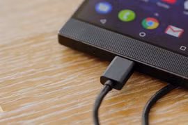 Quick Charge là công nghệ sạc nhanh nổi tiếng của Qualcomm dành cho thiết bị sử dụng chip xử lý Snapdragon. Nguồn: Rozetked