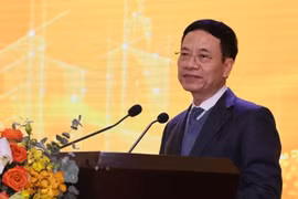 Bộ trưởng Nguyễn Mạnh Hùng trao đổi với tập thể lãnh đạo, cán bộ, người lao động của Bưu điện Việt Nam.