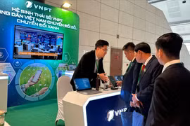 Đại diện VNPT giới thiệu về các tính năng của App Nông dân Việt Nam giúp tối ưu công tác quản lý hội viên trên toàn quốc một cách hiệu quả.