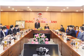 Bộ trưởng Bộ TT&TT Nguyễn Mạnh Hùng phát biểu tại Lễ ký kết. Ảnh Mic